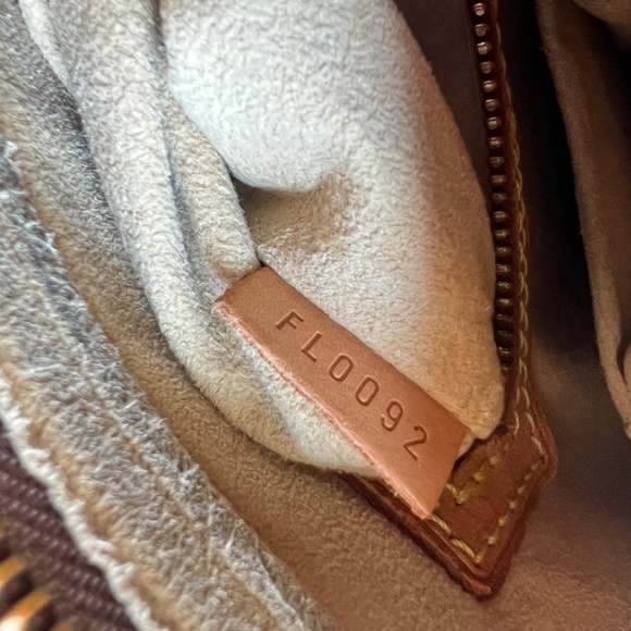 FIRM | Authentic Louis Vuitton Looping MM - FL0092 - Picture 14 of 16